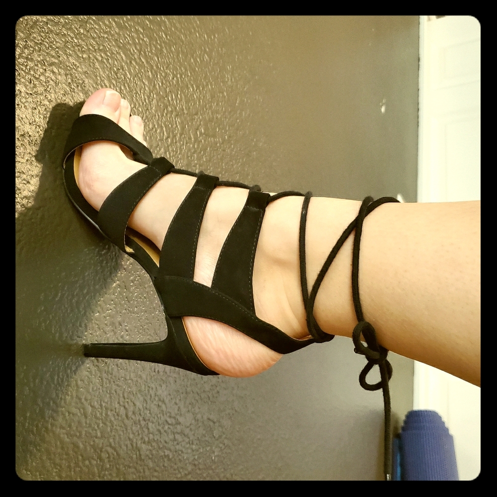 Heart in D size 10 strappy high heels